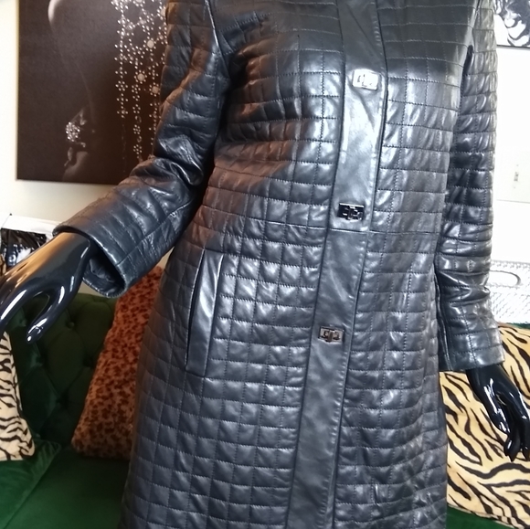 3/4 Length Leather Quilted Twist lock coat - Picture 4 of 11